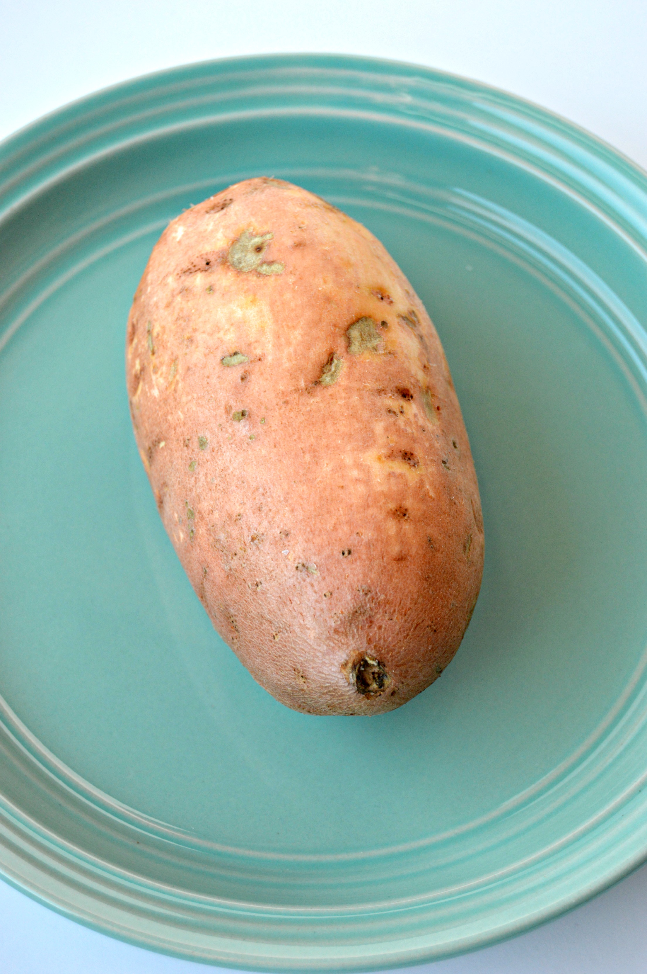 how-to-make-a-baked-sweet-potato-in-the-microwave