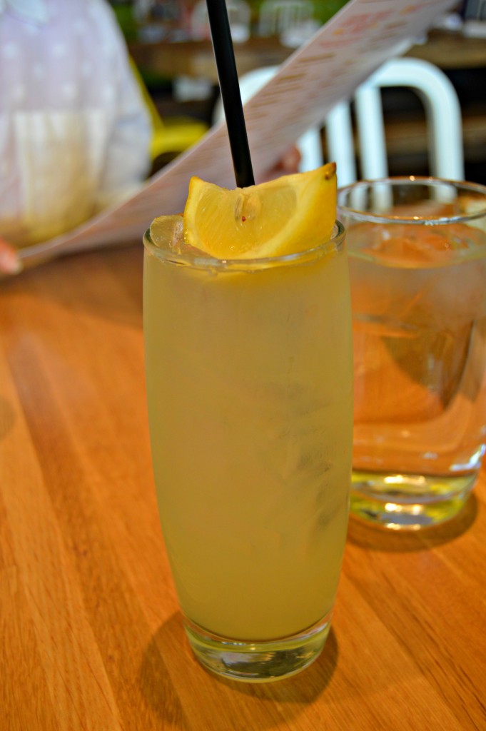 Denver_Colorado_True_Food_Kitchen_Honey_Lemonade