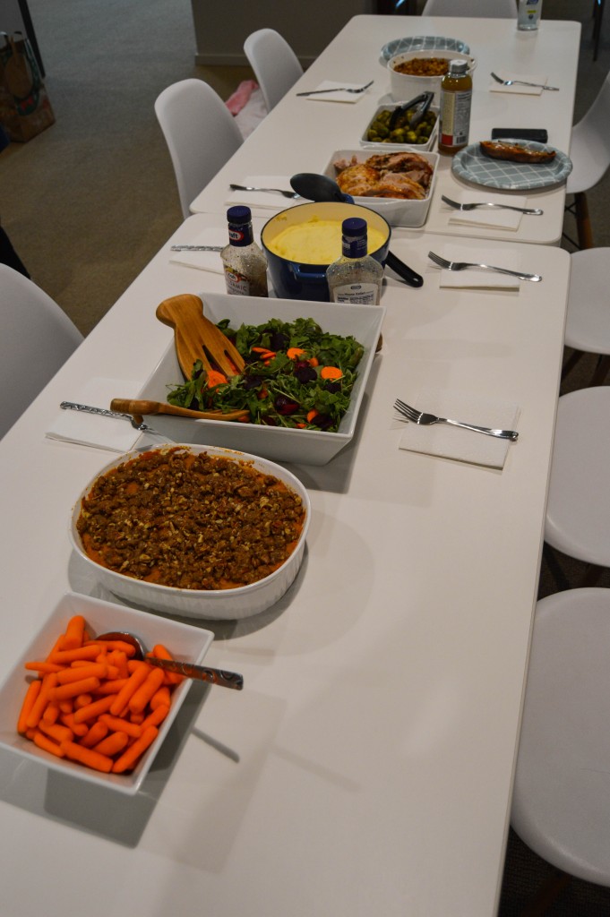 Friendsgiving table