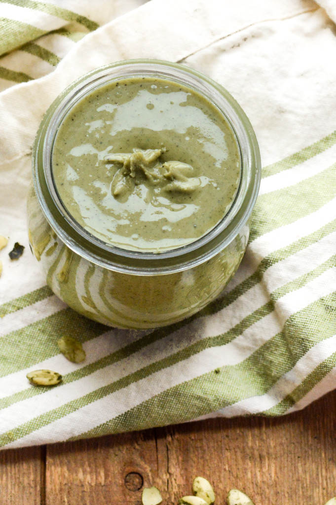 How to Make Homemade Pumpkin Seed Butter in the Vitamix {Paleo, Gluten-Free, Vegan, Nut-Free}| cleaneatingveggiegirl.com