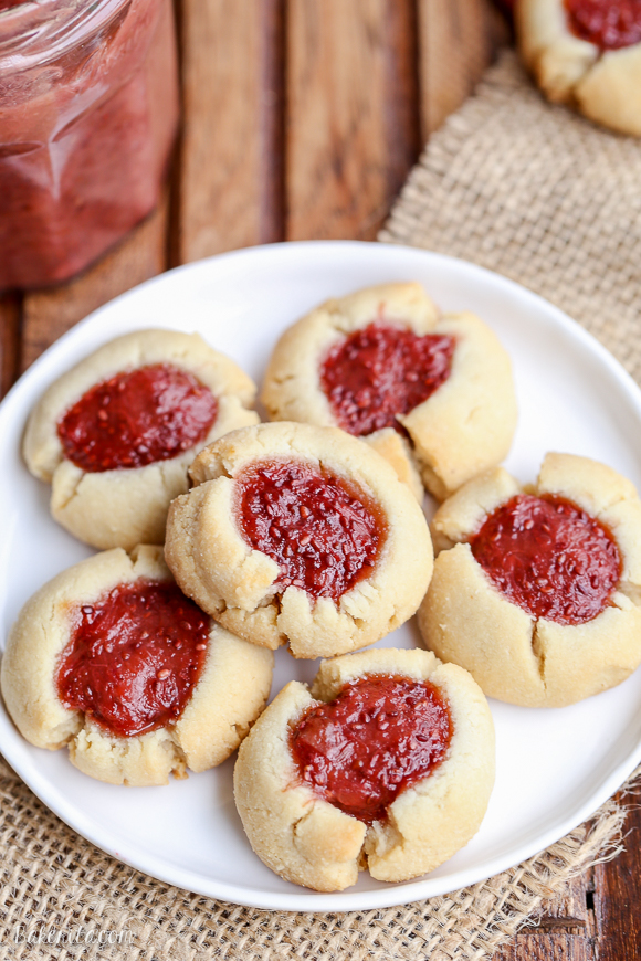 Paleo Christmas Cookie Recipes for a healthier holiday dessert! #Christmas #Paleo #cookies #glutenfree